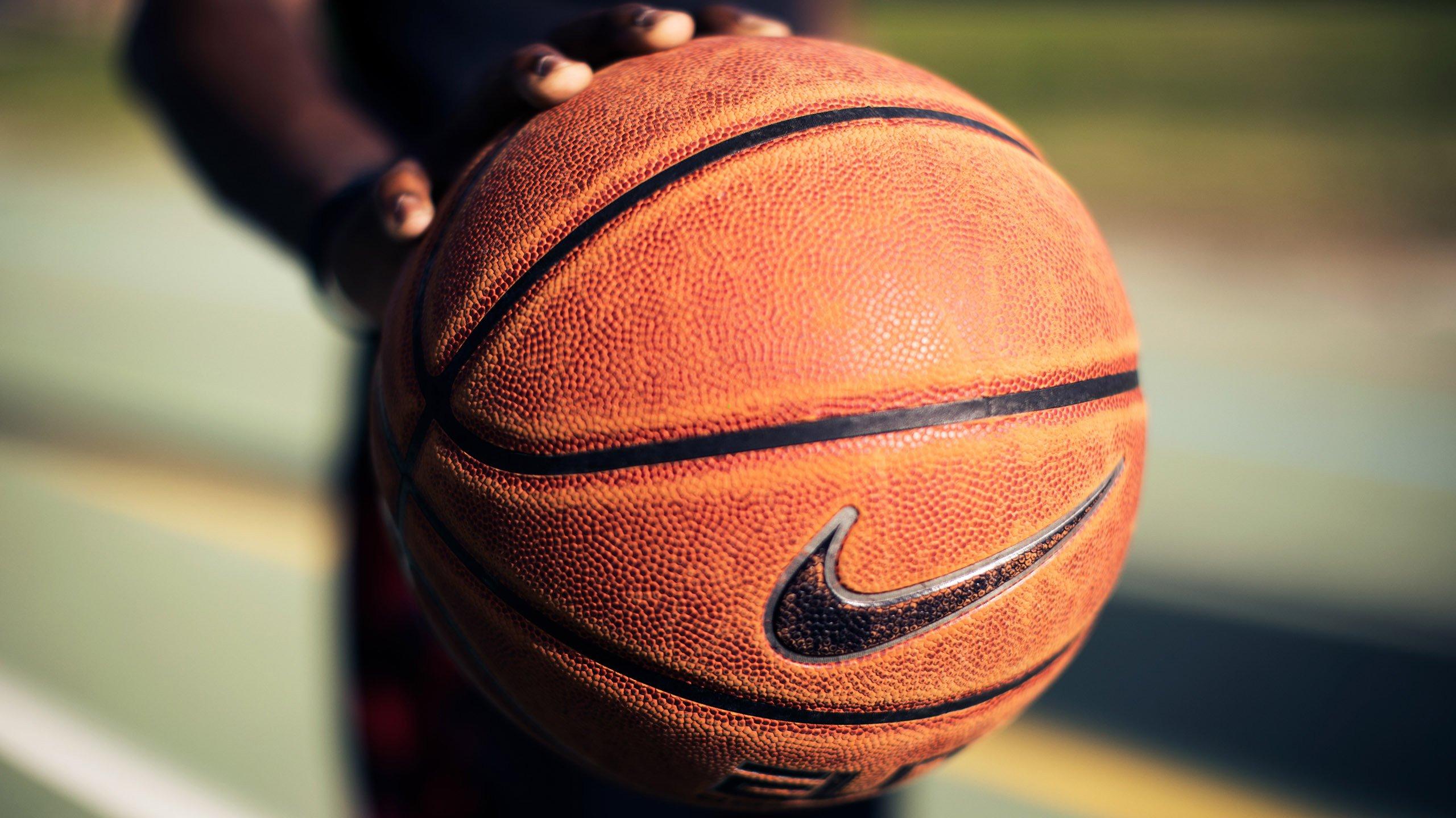 NBA季后赛激战正酣，勇士队逆转取胜，库里再创历史纪录