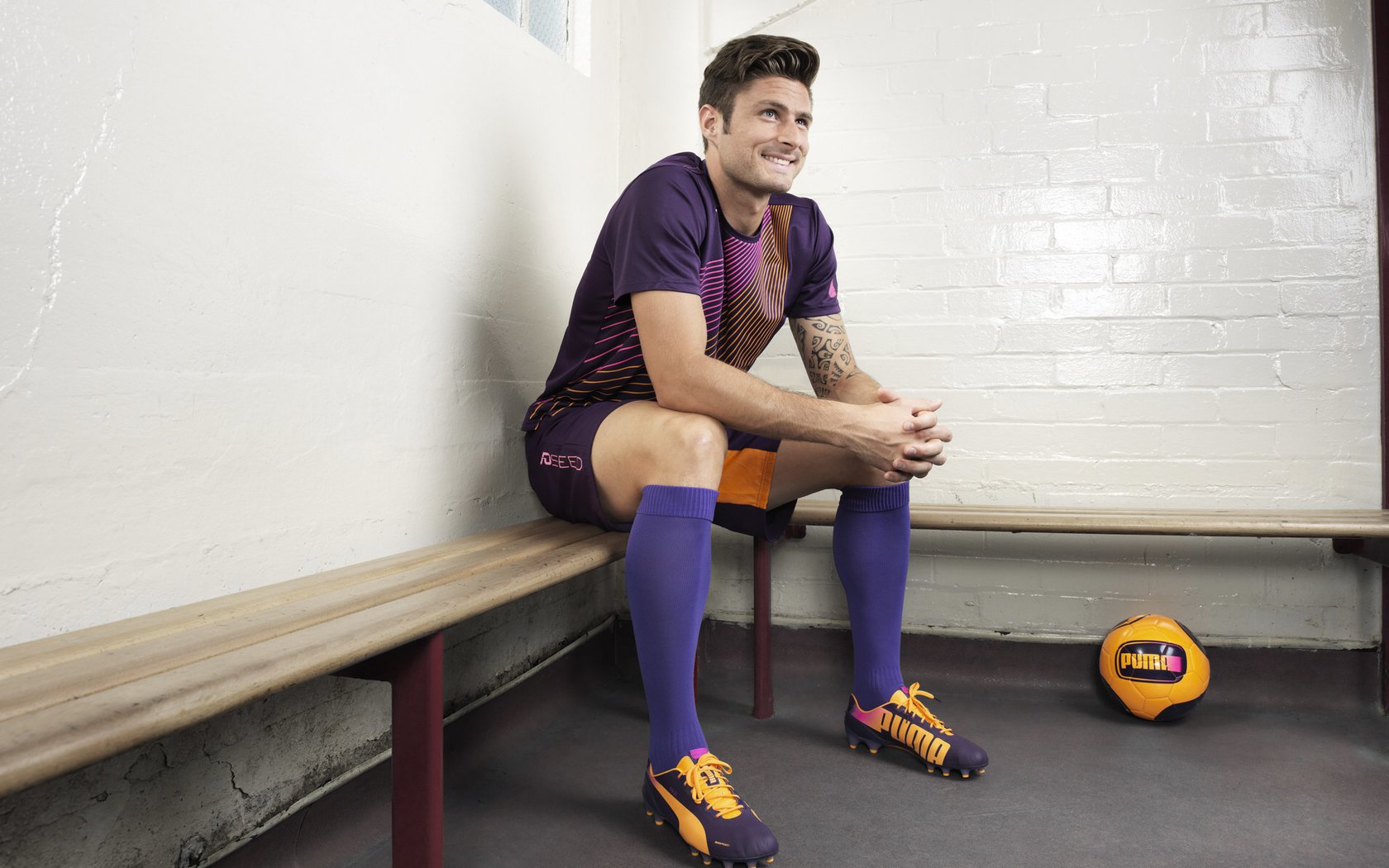 曼城训练场惊现神秘事件，瓜迪奥拉近期言行引替身猜测